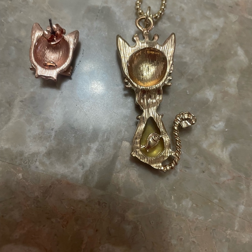 Betsey Johnson White Cat necklace and earrings set featuring gold-toned chains - Picture 8 of 11